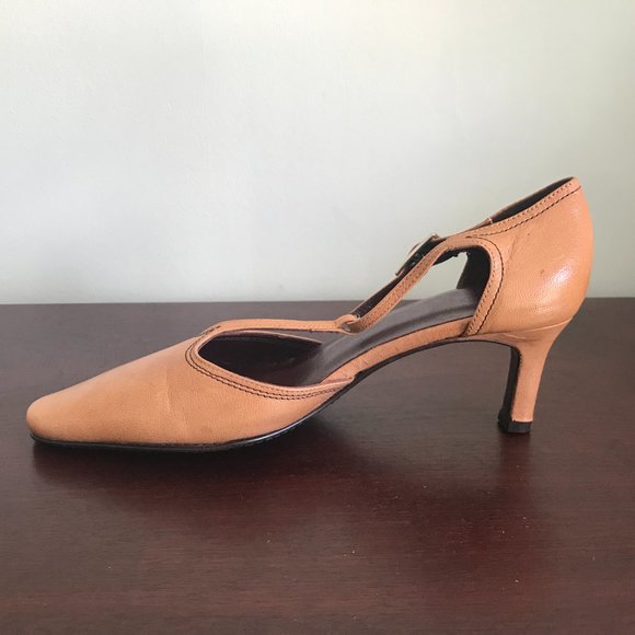 Coach | Tan T-Strap Heels - Picture 3 of 7